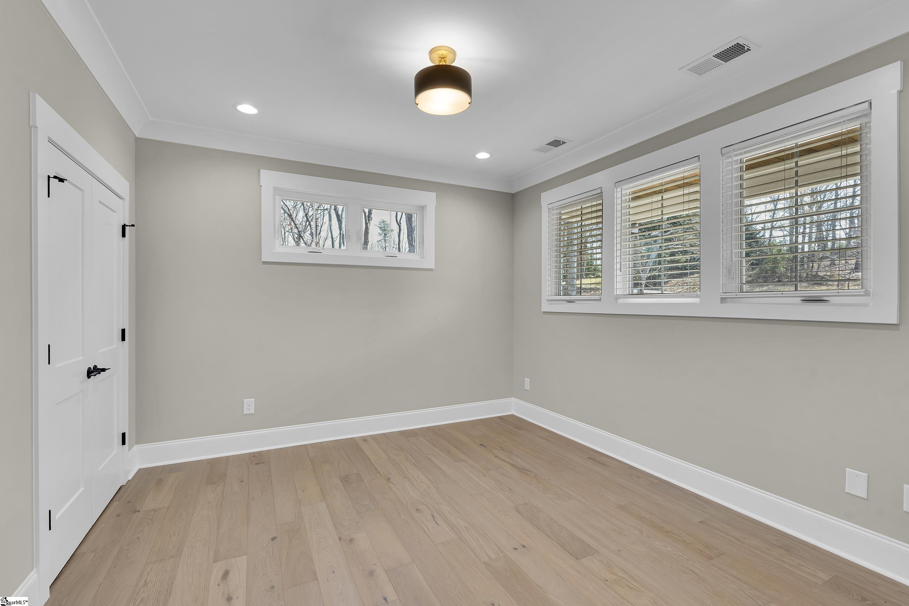 19 Arrowhead Road Greenville, SC 29609 - Photo 4 of 40 Gallery Image 4