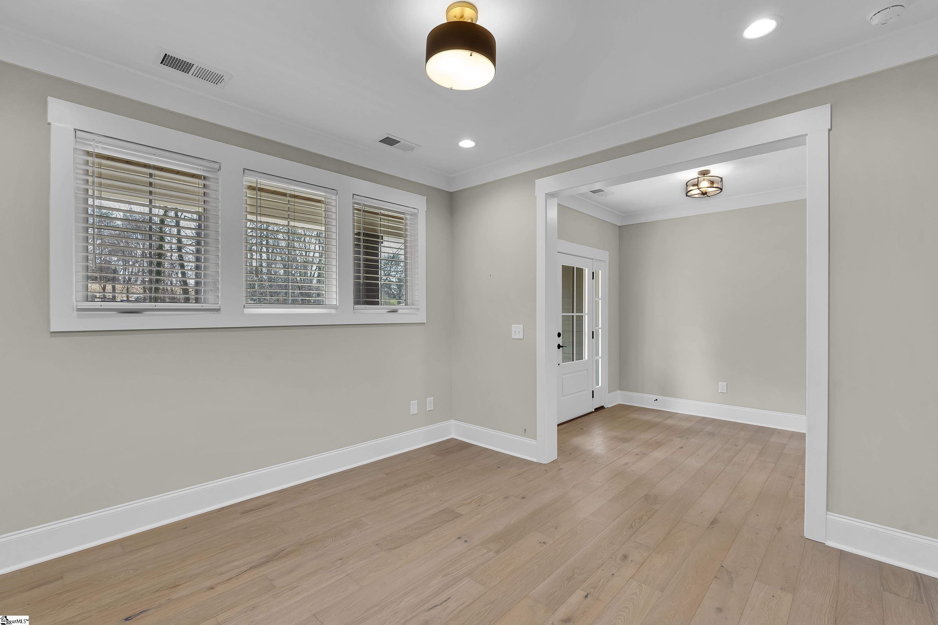 19 Arrowhead Road Greenville, SC 29609 - Photo 5 of 40 Gallery Image 5