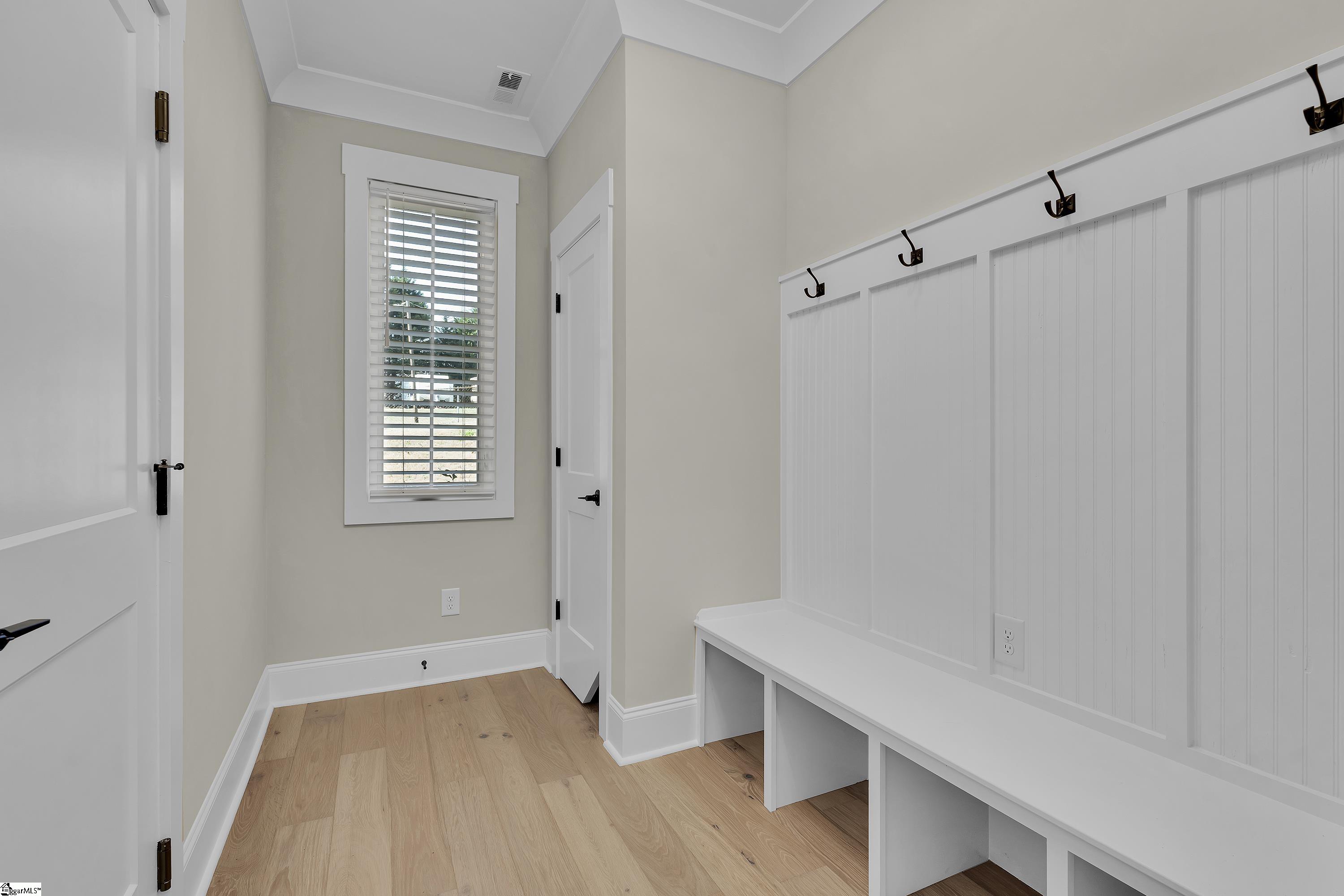 19 Arrowhead Road Greenville, SC 29609 - Photo 8 of 40 Gallery Image 8