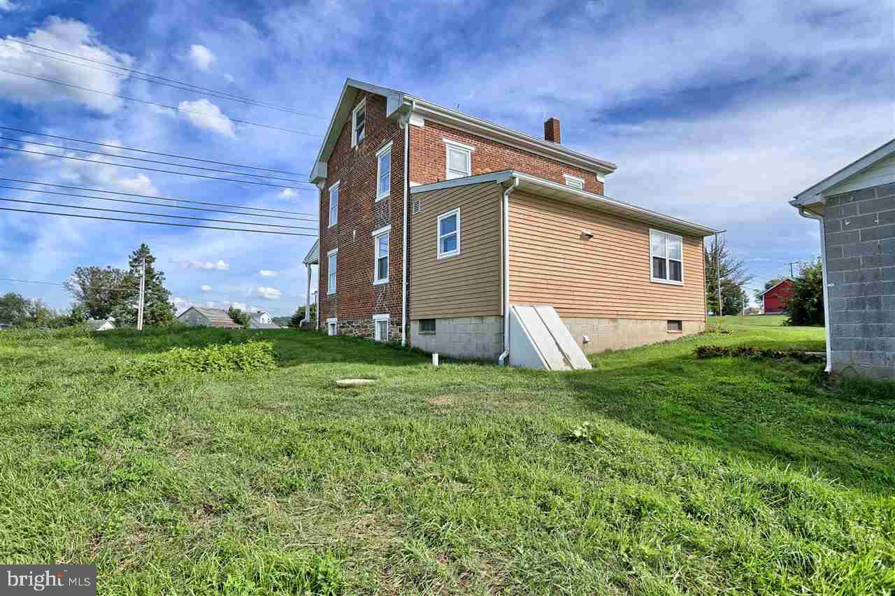 1976 Stoverstown Road, Unit 1 Spring Grove, PA 17362 - Photo 2 of 36