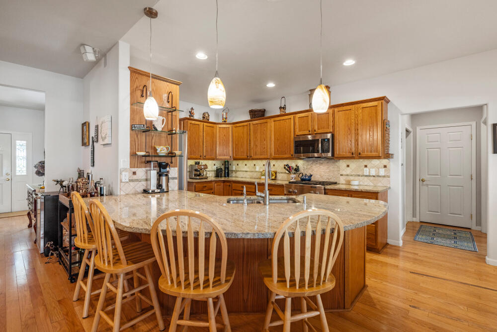 10046 Dowitcher Road Klamath Falls, OR 97601 - Photo 13 of 73 10046DowitcherRd-45