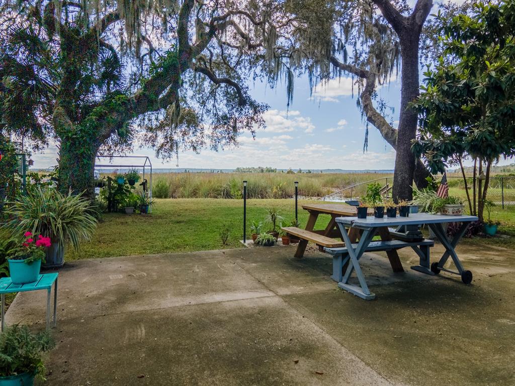 23560 Northeast 154th Place Road Salt Springs, FL 32134 - Photo 38 of 52 a view of a garden with sitting area