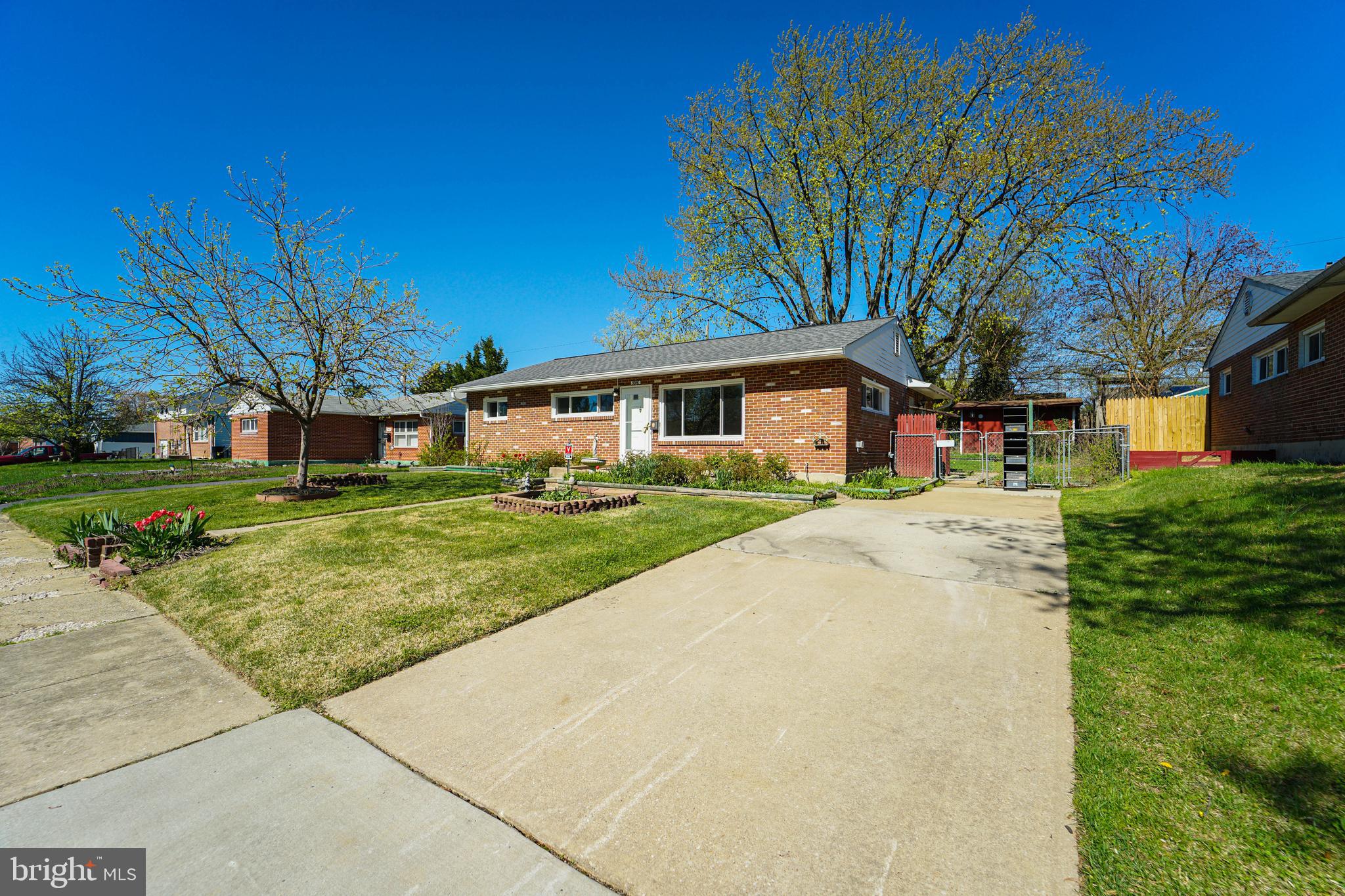 5916 Robindale Road Baltimore, MD 21228 - Photo 3 of 35