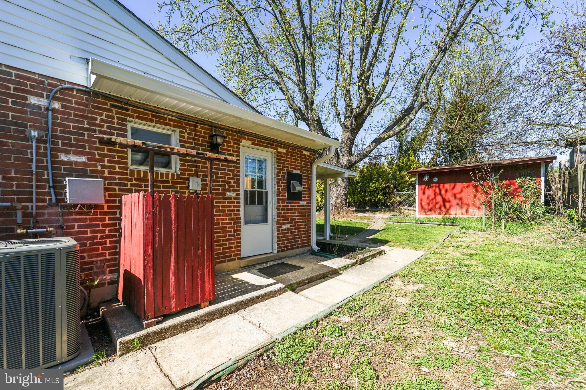 5916 Robindale Road Baltimore, MD 21228 - Photo 5 of 35