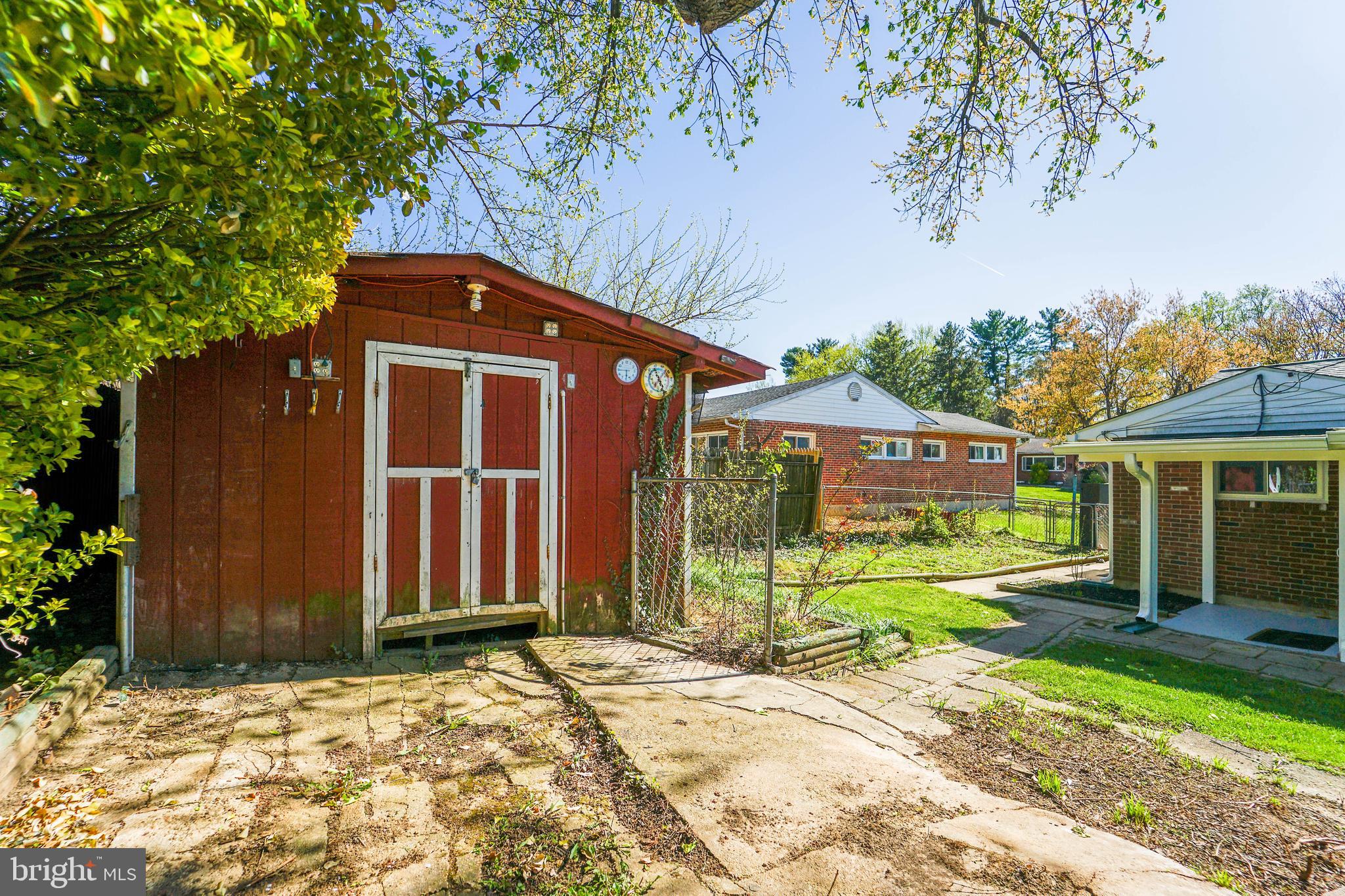 5916 Robindale Road Baltimore, MD 21228 - Photo 7 of 35