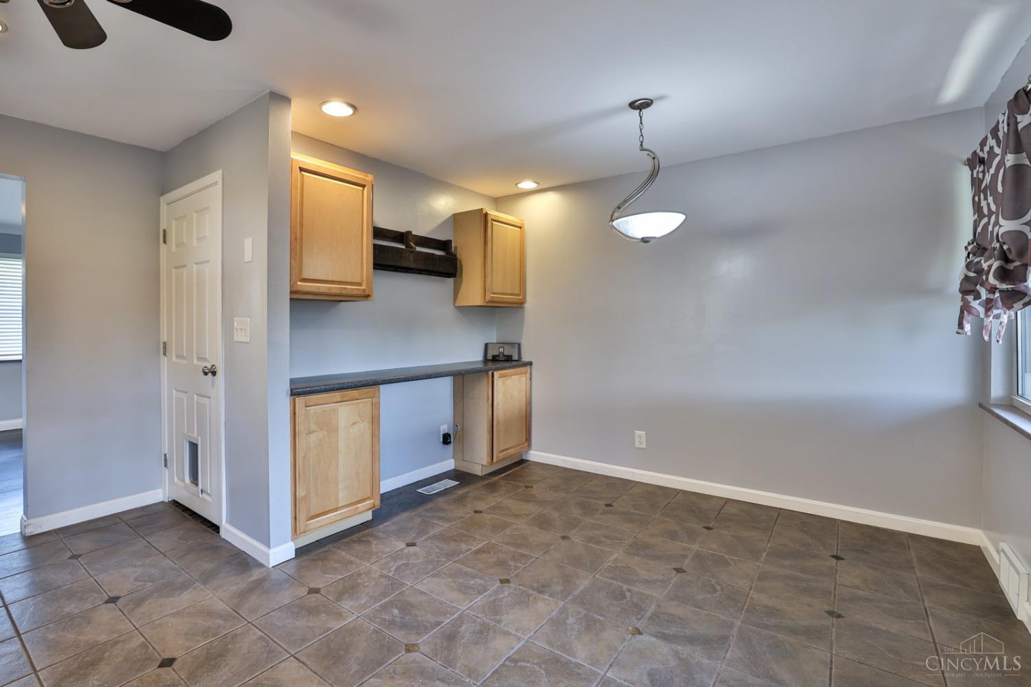 549 Rentz Place Cincinnati, OH 45238 - Photo 12 of 32