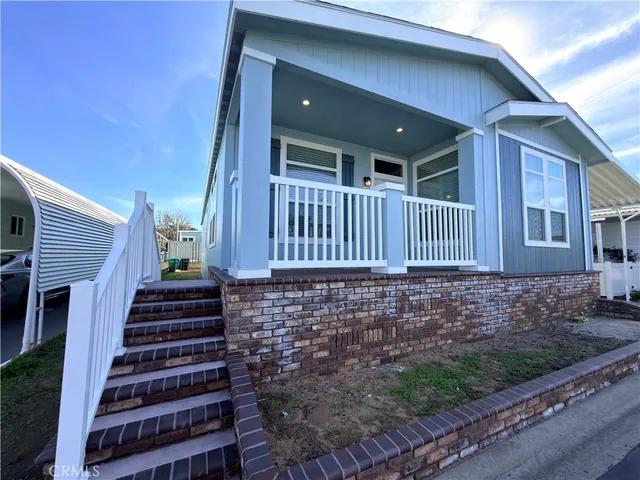 a view of a house with backyard and deck