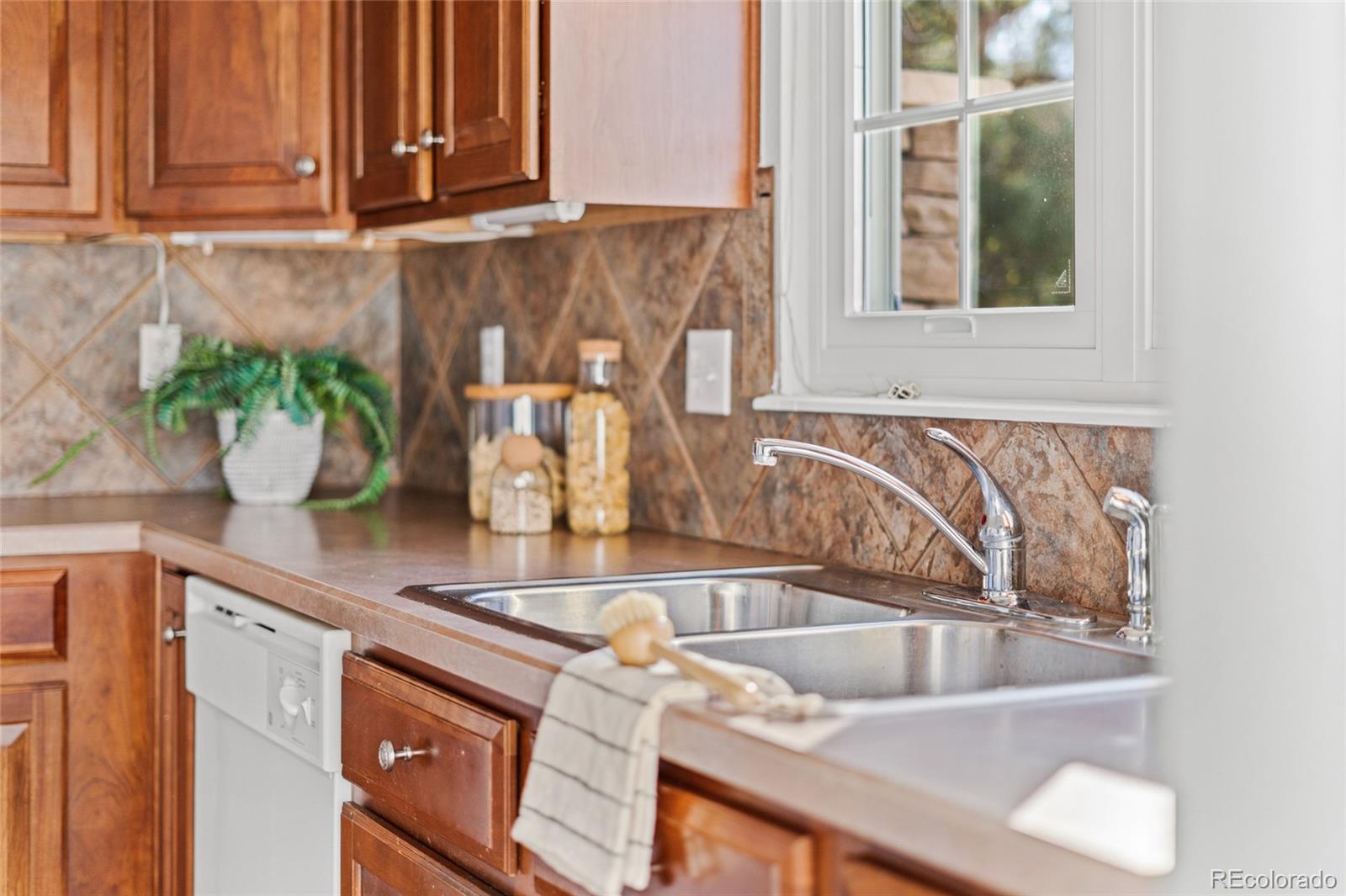 8880 Edinburgh Circle Highlands Ranch, CO 80129 - Photo 8 of 47