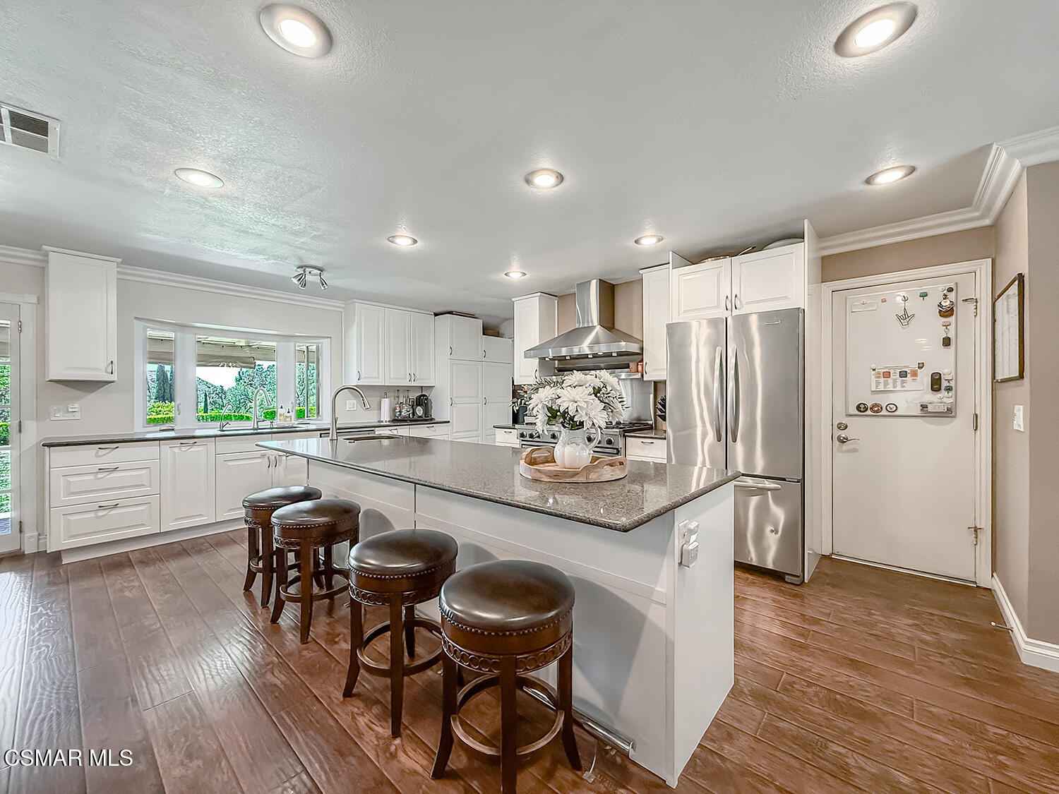 1351 Rambling Road Simi Valley, CA 93065 - Photo 22 of 70 cKitchen and Dining5