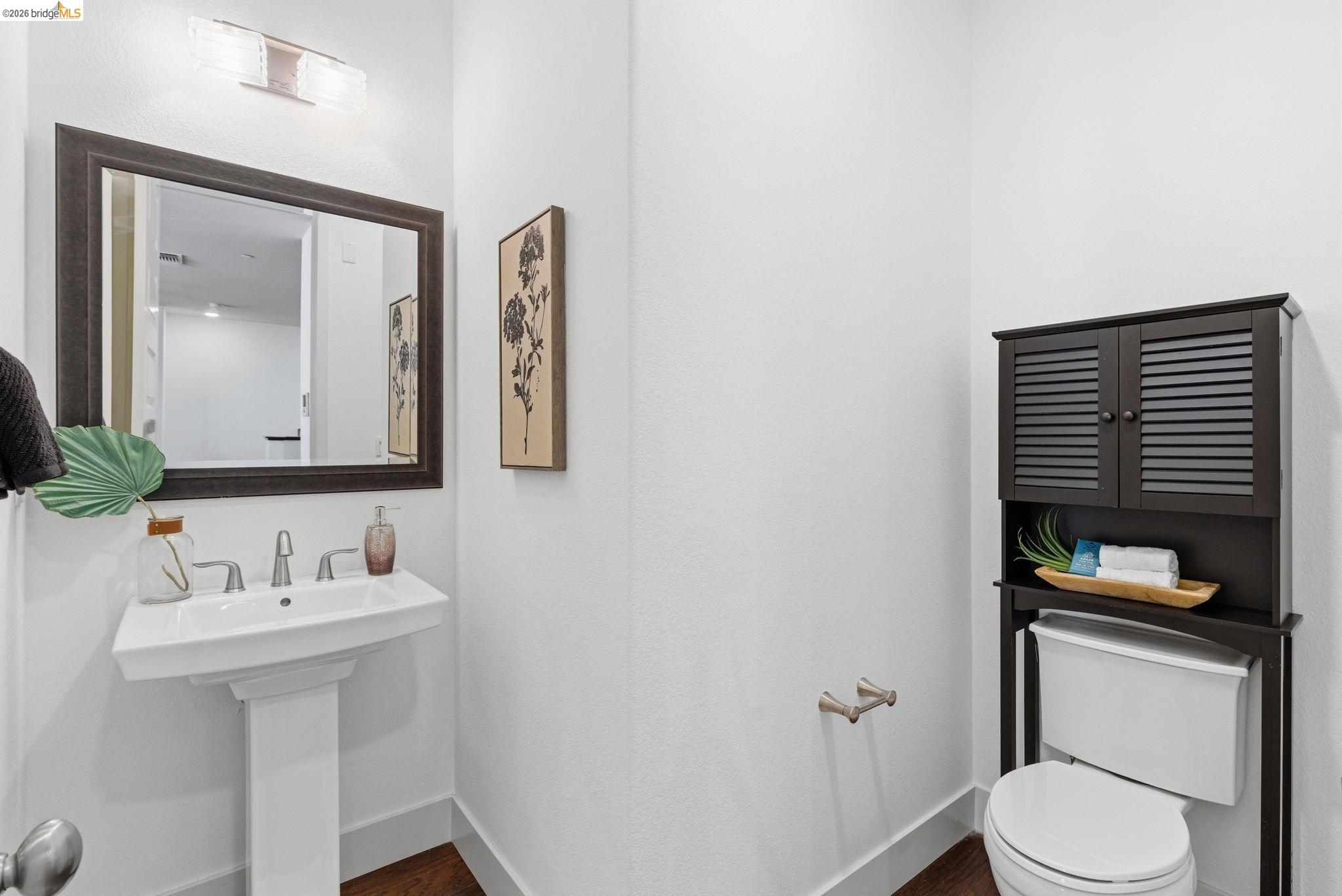 475 Mitchell Avenue Alameda, CA 94501 - Photo 16 of 40 a bathroom with a toilet a sink and mirror