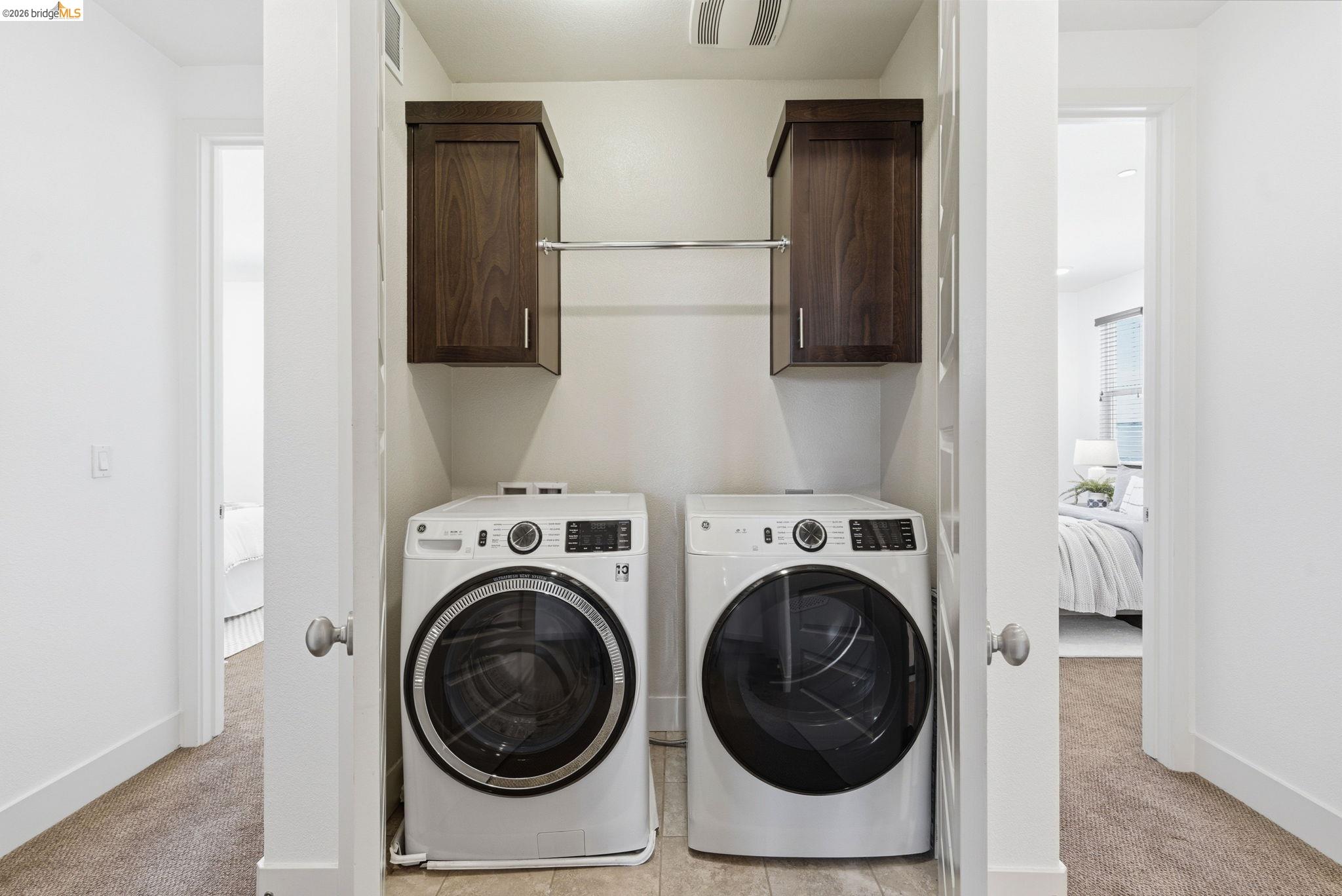 475 Mitchell Avenue Alameda, CA 94501 - Photo 31 of 40 a utility room with dryer and washer