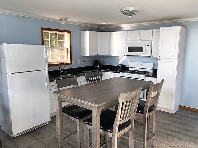 1865 South Lakeshore Road Carsonville, MI 48419 - Photo 22 of 50 Beach house-new kit