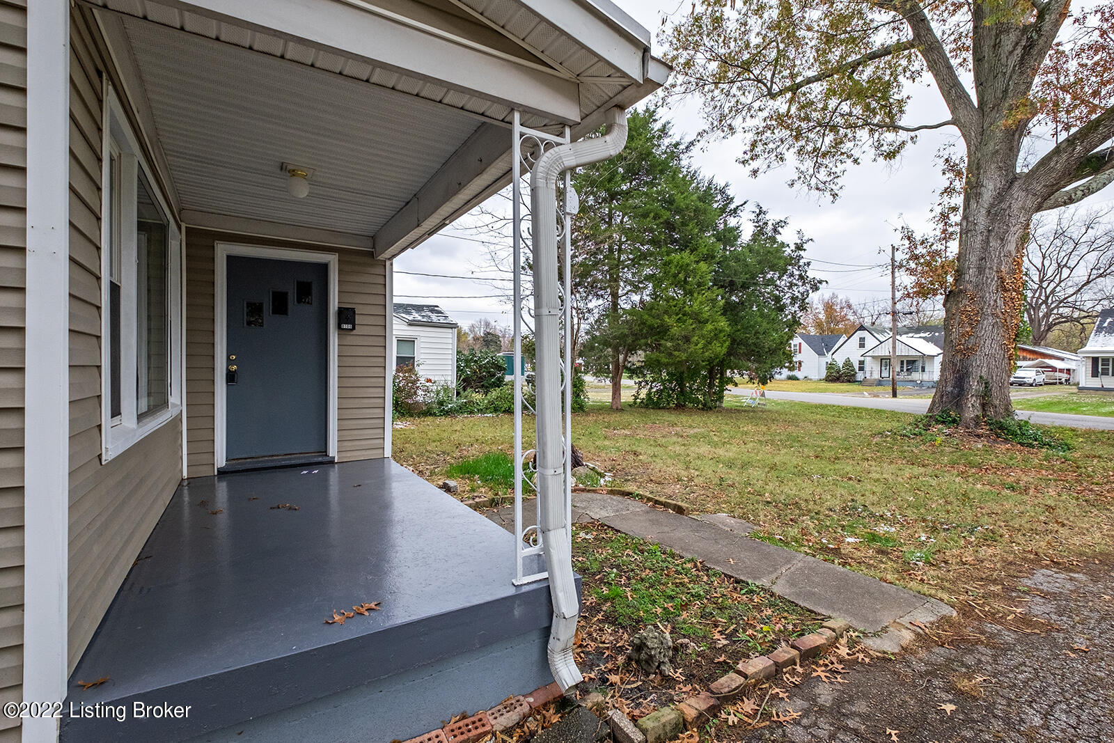 8106 Kerry Road Louisville, KY 40258 - Photo 5 of 45 front door