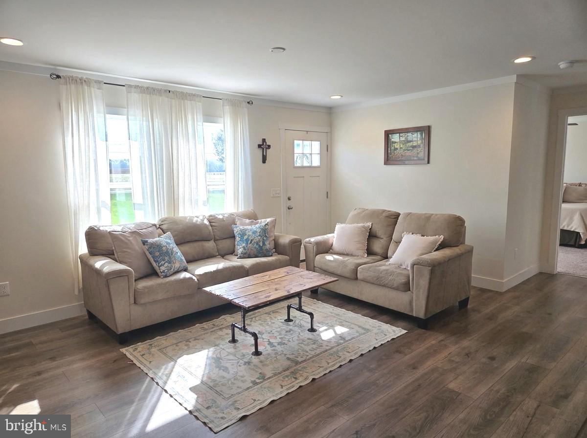 6924 Williamsburg Church Road Hurlock, MD 21643 - Photo 12 of 29 Living Room
