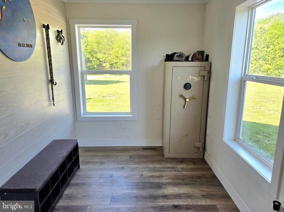 6924 Williamsburg Church Road Hurlock, MD 21643 - Photo 7 of 29 Side entrance to Mudd Room