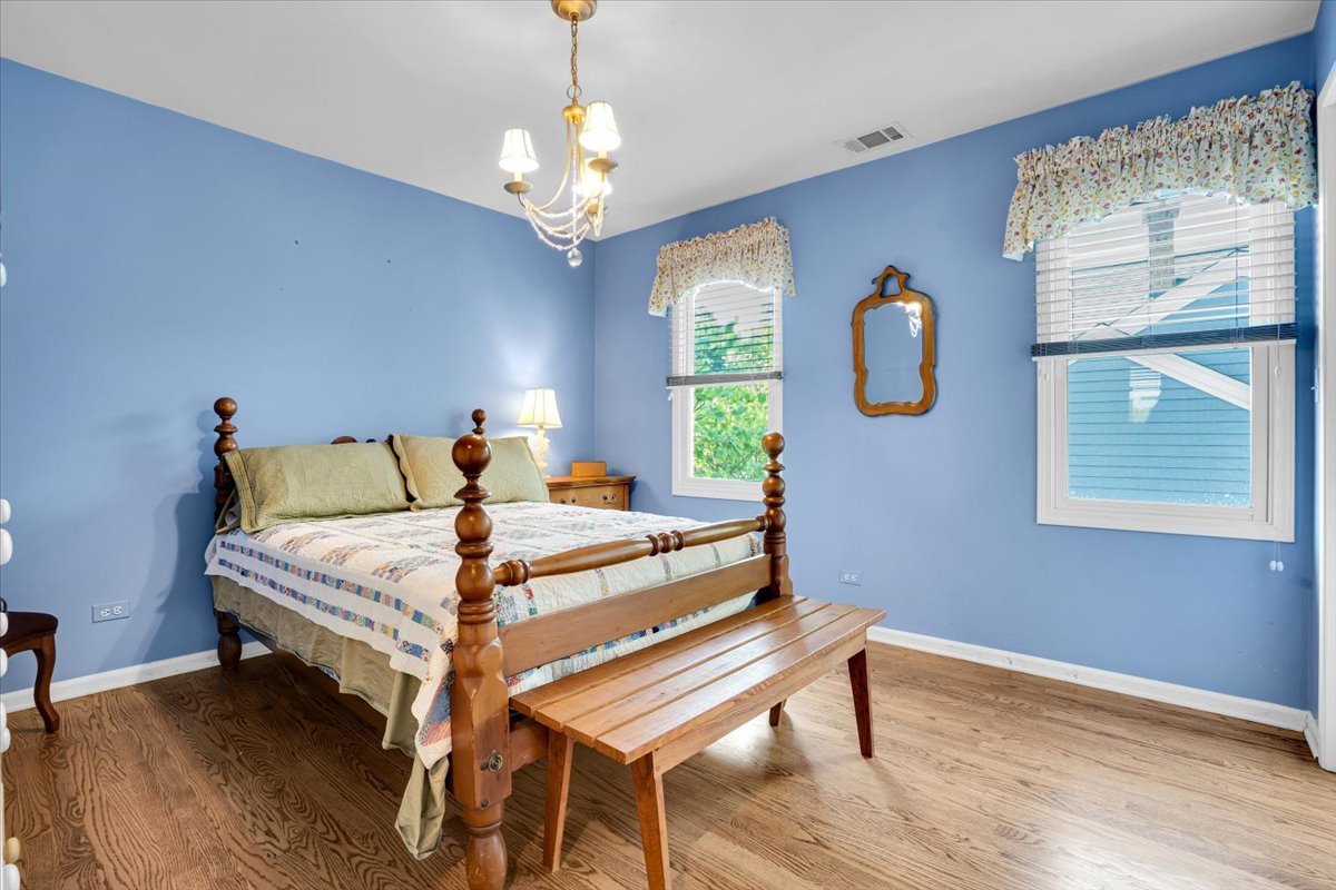 919 Roslyn Road Glen Ellyn, IL 60137 - Photo 26 of 39 Gallery Image 26