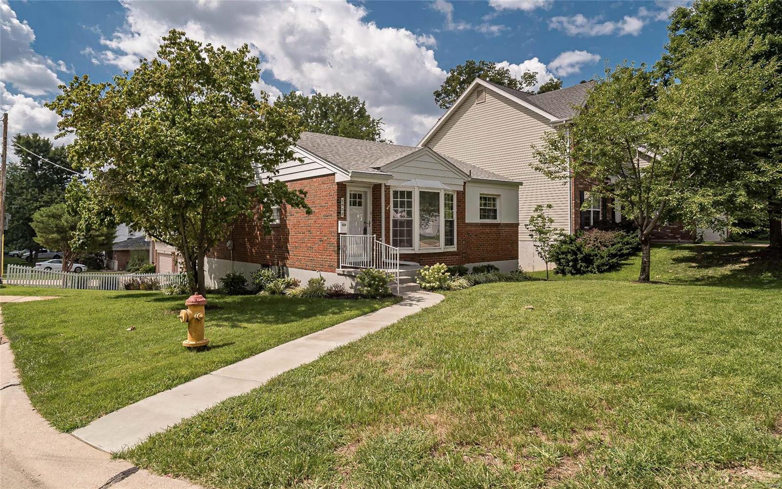 8528 Litzsinger Road Brentwood, MO 63144 - Photo 5 of 38 Gallery Image 5