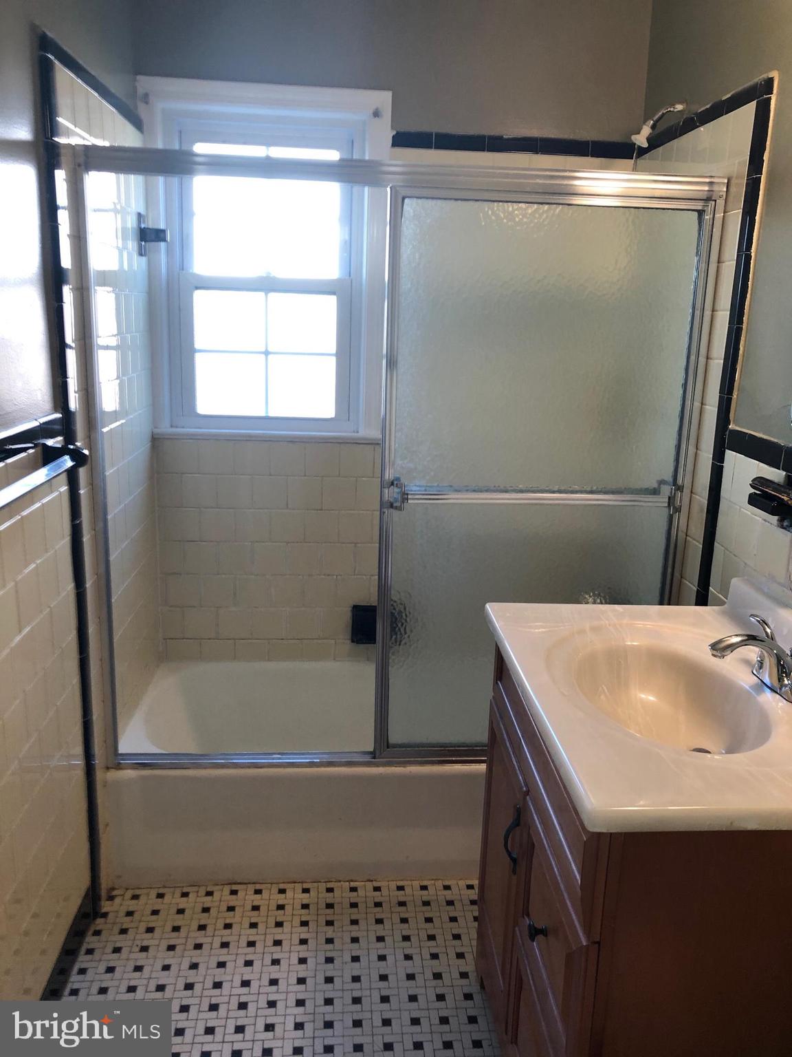2920 Graham Road Falls Church, VA 22042 - Photo 13 of 15 Main level full bath
