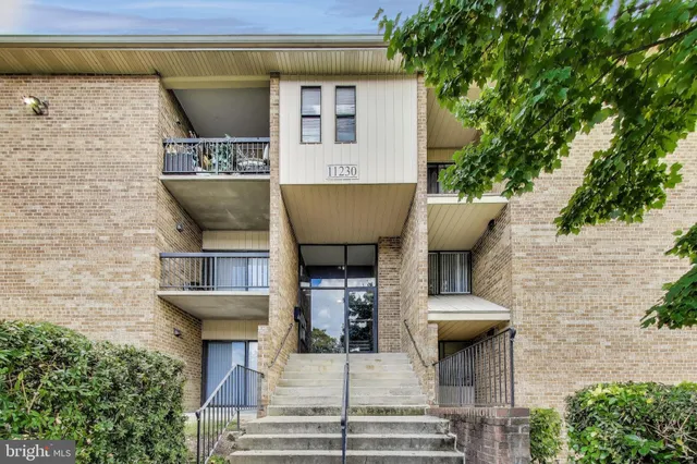 a view of house with outdoor seating space