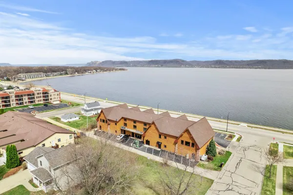 $599,500 | 1301 North Lakeshore Drive, Unit 202, Lake City, MN 55041