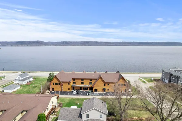 $599,500 | 1301 North Lakeshore Drive, Unit 202, Lake City, MN 55041