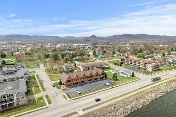 $599,500 | 1301 North Lakeshore Drive, Unit 202, Lake City, MN 55041