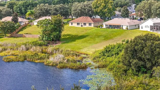 a view of a house with backyard and garden