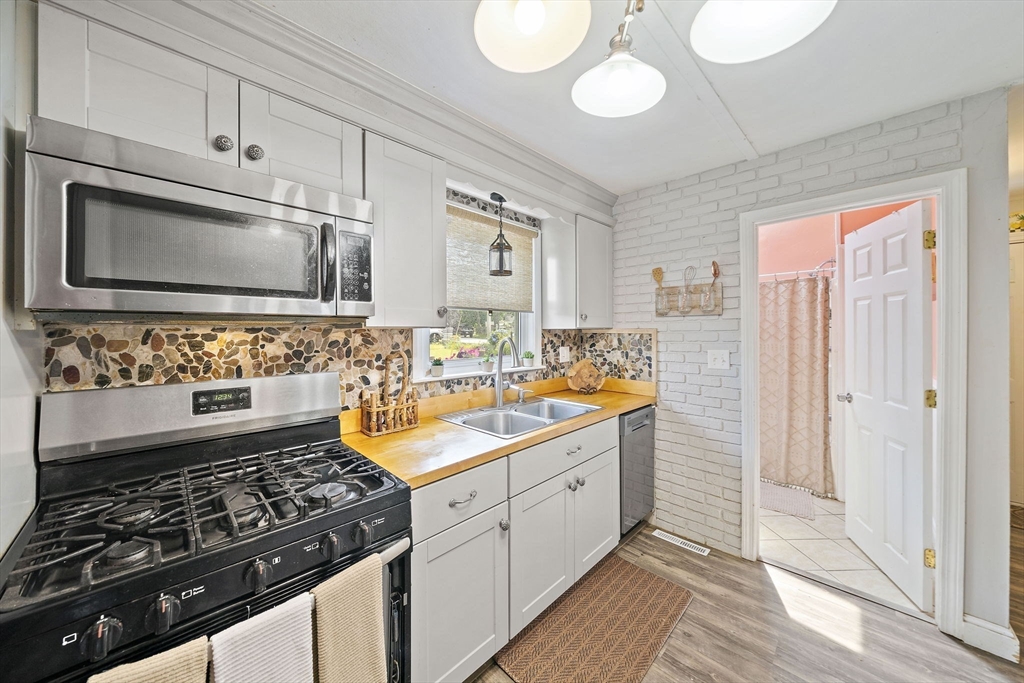 62 Alvern Road Pembroke, MA 02359 - Photo 6 of 42 Gallery Image 6