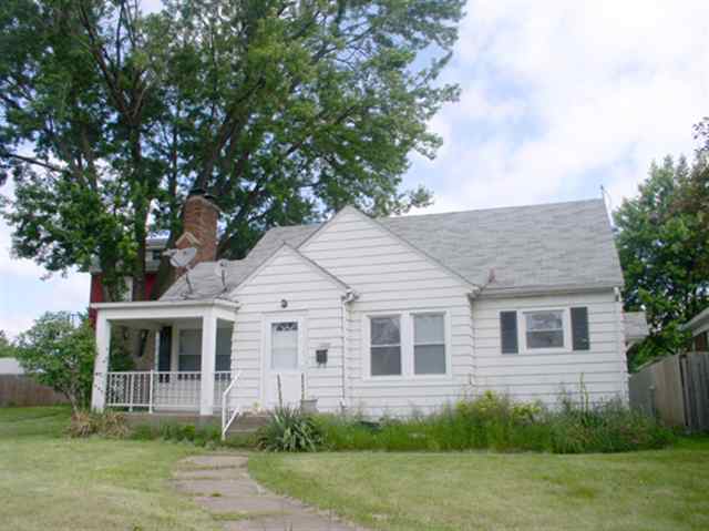 3222 Rockingham Road Davenport, IA 52802 - Photo 1 of 8 Gallery Image 1