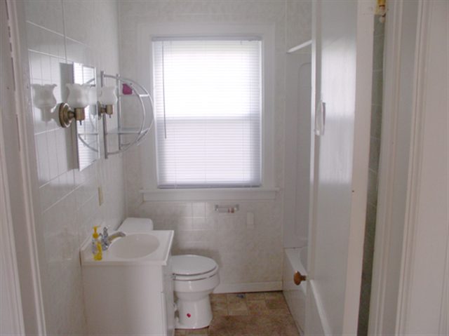 3222 Rockingham Road Davenport, IA 52802 - Photo 7 of 8 Gallery Image 7