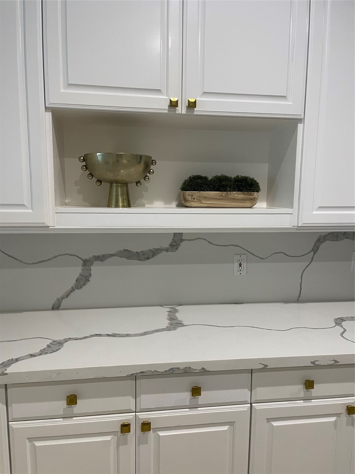 2 Milan Estates Houston, TX 77056 - Photo 15 of 39