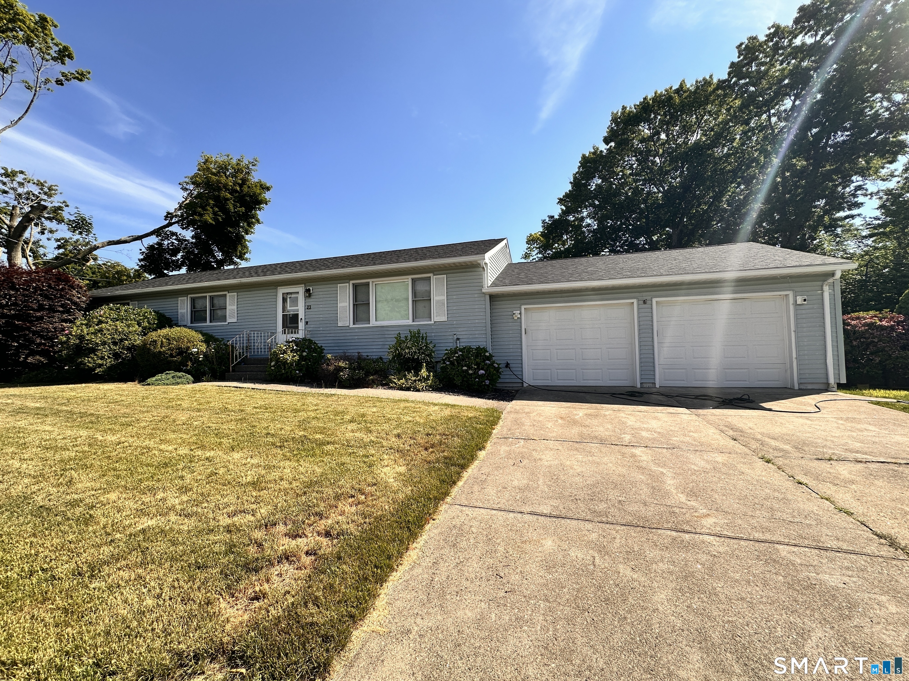 23 Robin Road West Haven, CT 06516 - Photo 3 of 27