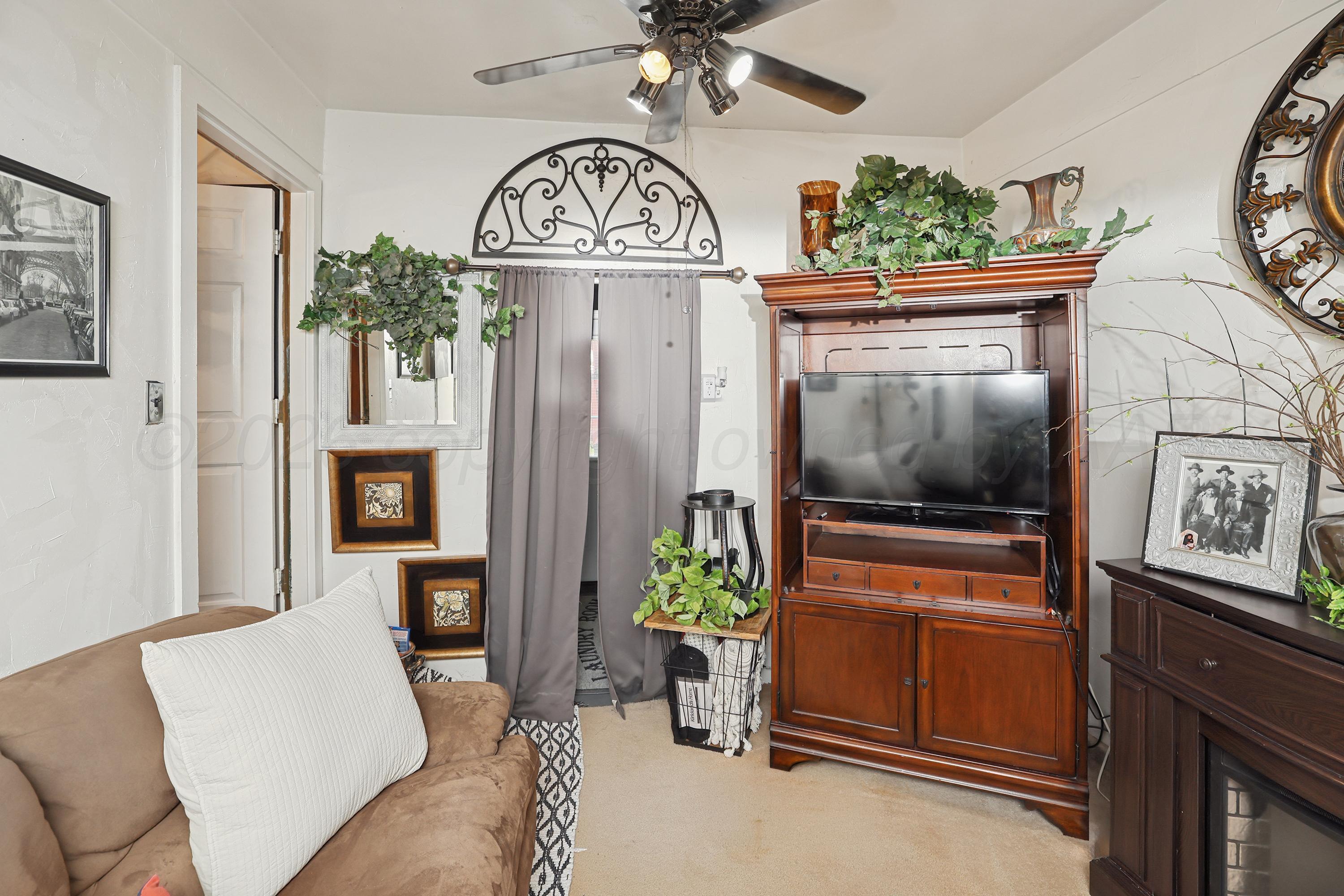 5012 South Crockett Street Amarillo, TX 79110 - Photo 21 of 26 12-2nd Living Area