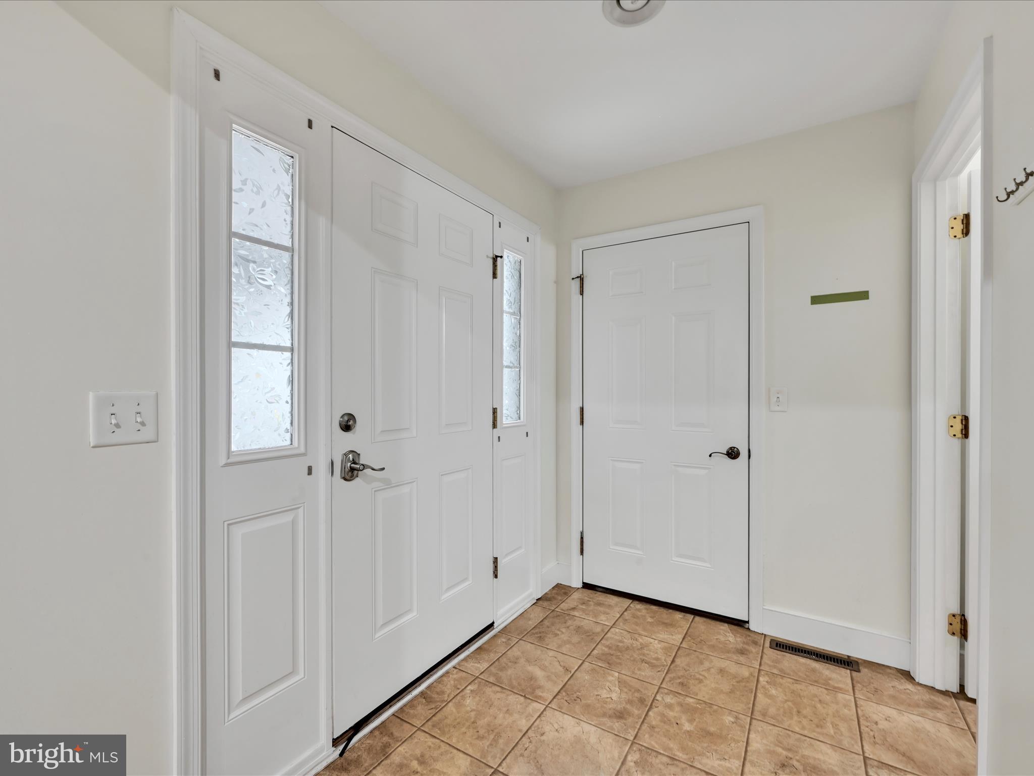 48 Harvest Road, Unit 13 Lancaster, PA 17602 - Photo 4 of 24 Foyer