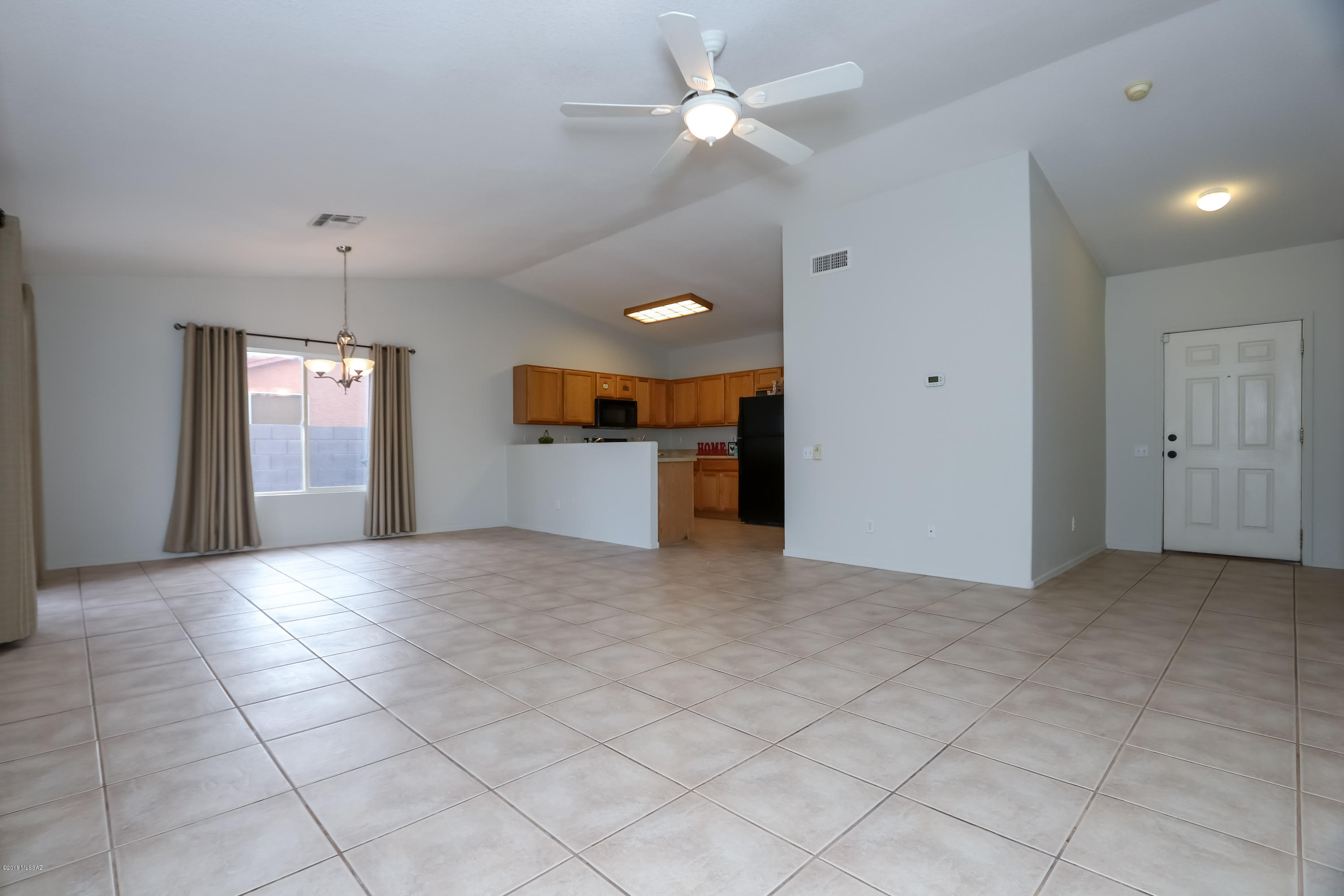 7744 West Rising Moon Way Tucson, AZ 85743 - Photo 4 of 24 Gallery Image 4