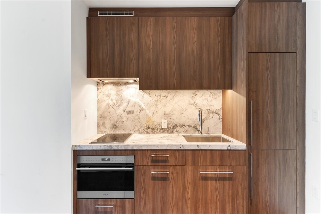 40 Trinity Place, Unit 1518 Boston, MA 02116 - Photo 8 of 28