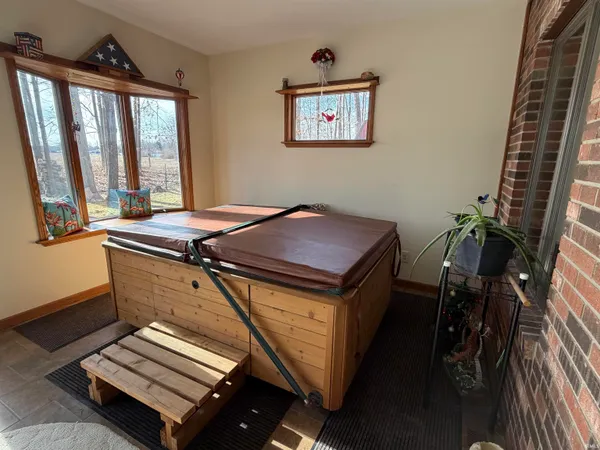 $374,900 | 2497 West Lynn Lane, Peru, IN 46970