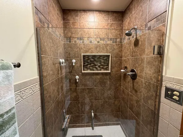 $374,900 | 2497 West Lynn Lane, Peru, IN 46970