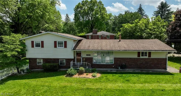 $279,900 | 12460 Amber Circle Northwest, Uniontown, OH 44685