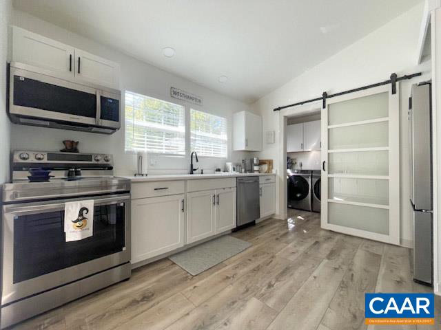 31 Laguna Road Palmyra, VA 22963 - Photo 9 of 39 a kitchen with stainless steel appliances a stove a sink and a refrigerator
