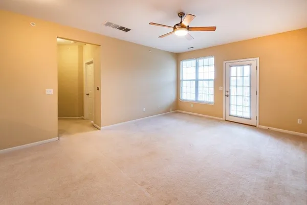 $2,000 | 854 West Summerfield Gln Circle, Unit 116, Ann Arbor, MI 48103