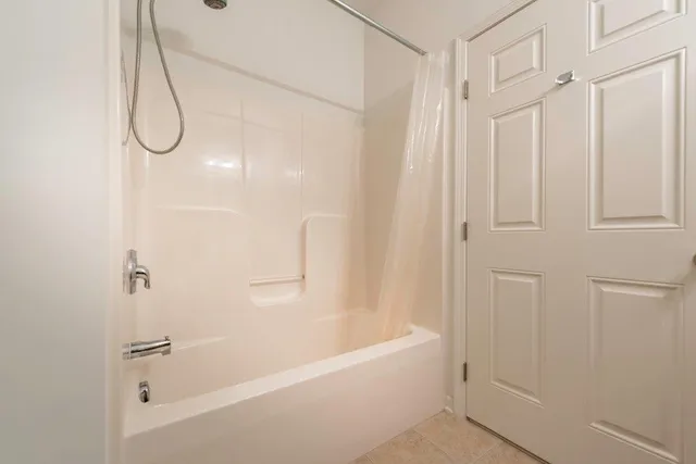 $1,850 | 854 West Summerfield Gln Circle, Unit 116, Ann Arbor, MI 48103