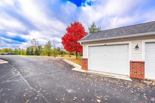 $2,000 | 854 West Summerfield Gln Circle, Unit 116, Ann Arbor, MI 48103