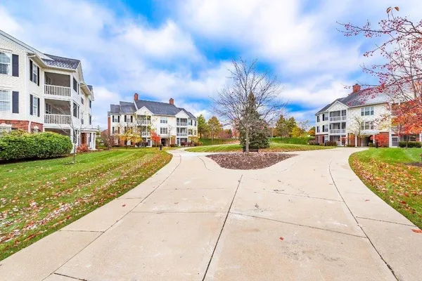 $2,000 | 854 West Summerfield Gln Circle, Unit 116, Ann Arbor, MI 48103