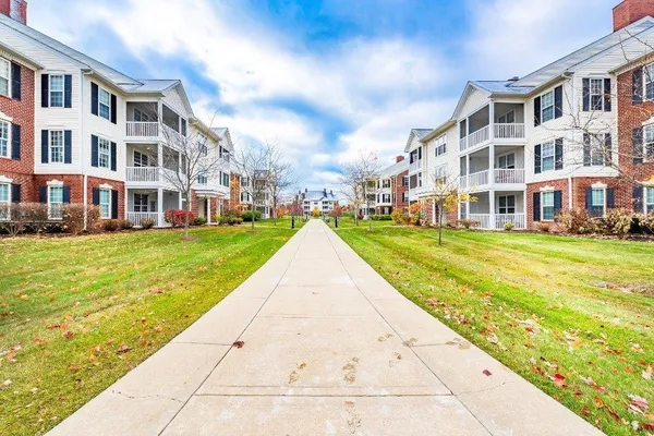 $2,000 | 854 West Summerfield Gln Circle, Unit 116, Ann Arbor, MI 48103