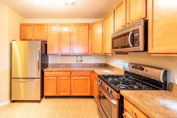 $2,000 | 854 West Summerfield Gln Circle, Unit 116, Ann Arbor, MI 48103