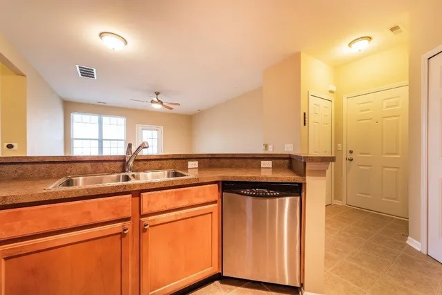 $1,850 | 854 West Summerfield Gln Circle, Unit 116, Ann Arbor, MI 48103