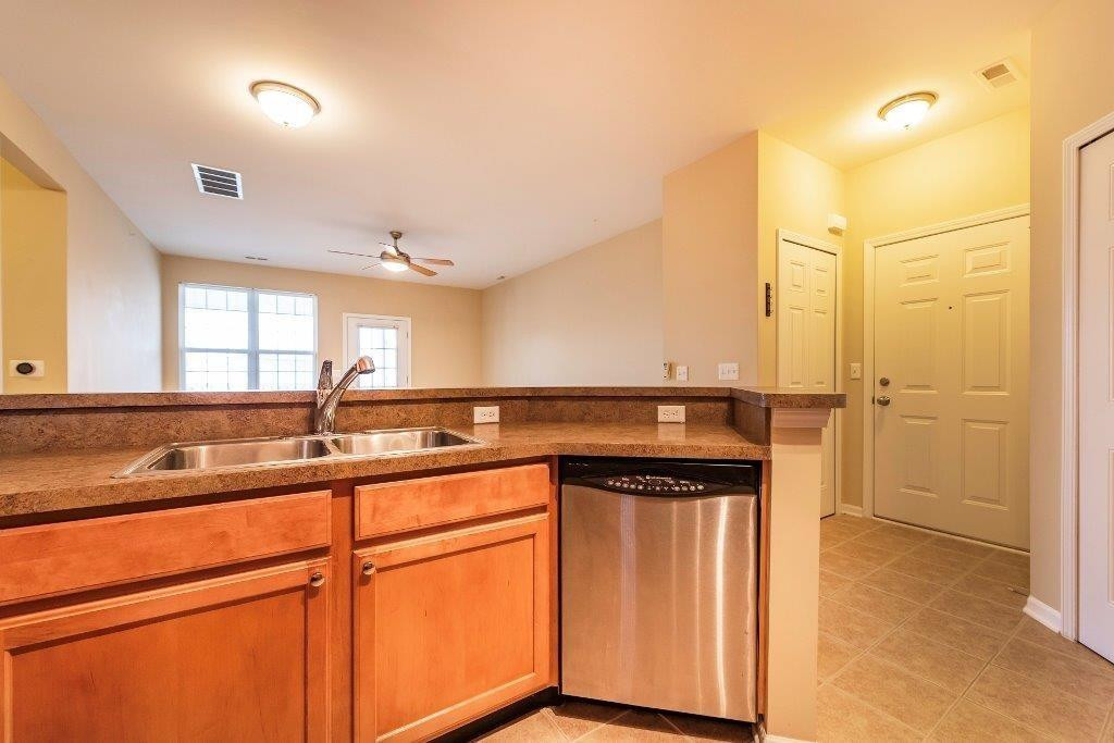 854 West Summerfield Gln Circle, Unit 116 Ann Arbor, MI 48103 - Photo 8 of 31 Photo 8