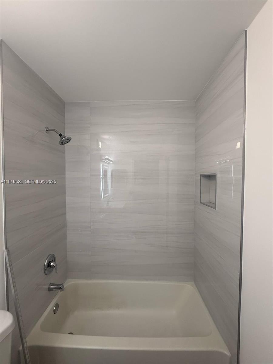 14085 Southwest 179th Terrace Miami, FL 33177 - Photo 21 of 24 a bathroom with a bathtub