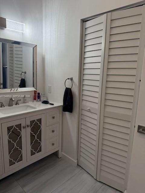 14085 Southwest 179th Terrace Miami, FL 33177 - Photo 22 of 24 a spacious bathroom with a granite countertop sink and a mirror